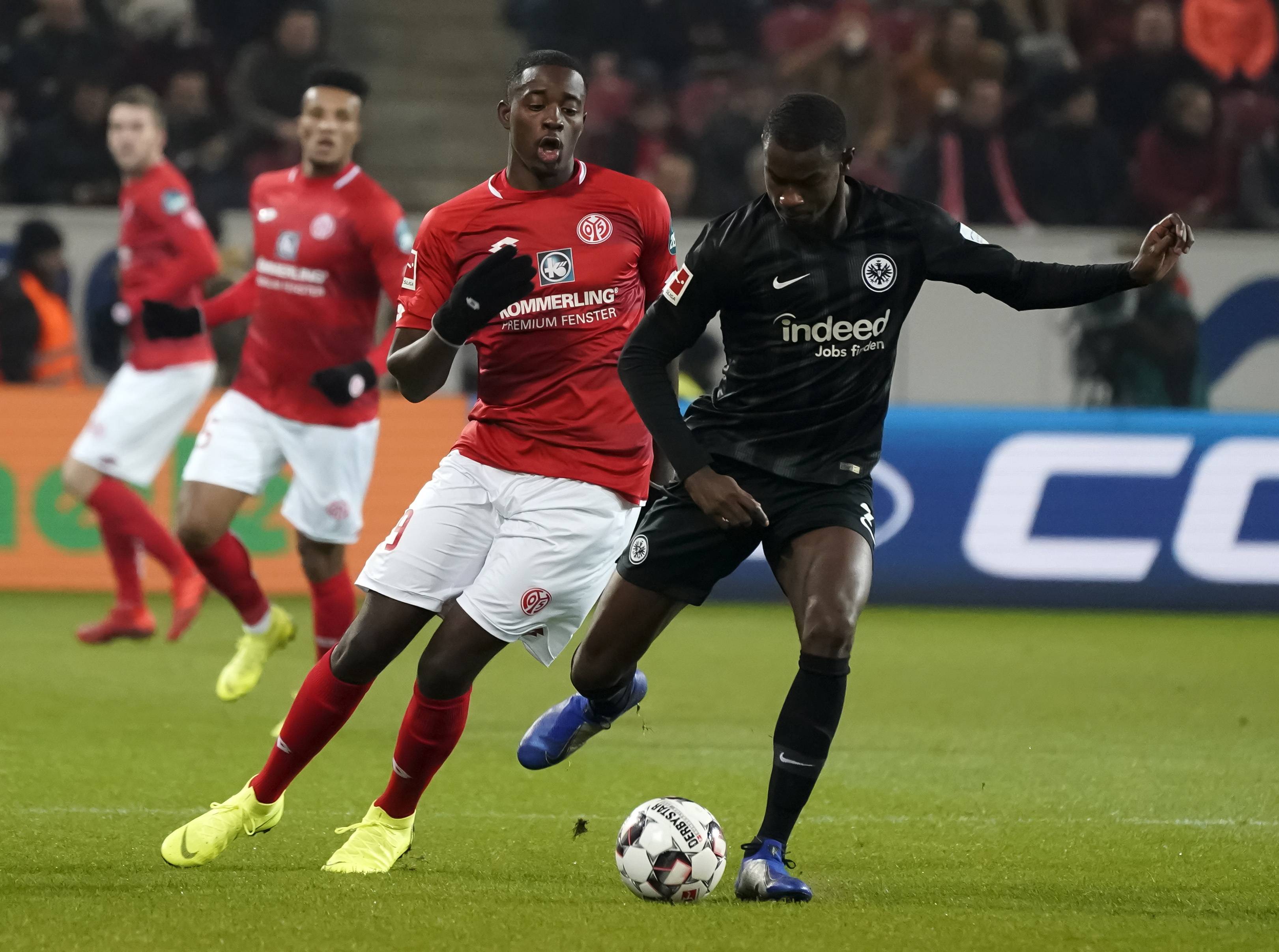 法兰克福球队主场战胜对手,获得胜利 法兰克福球队主场战胜对手,获得胜利