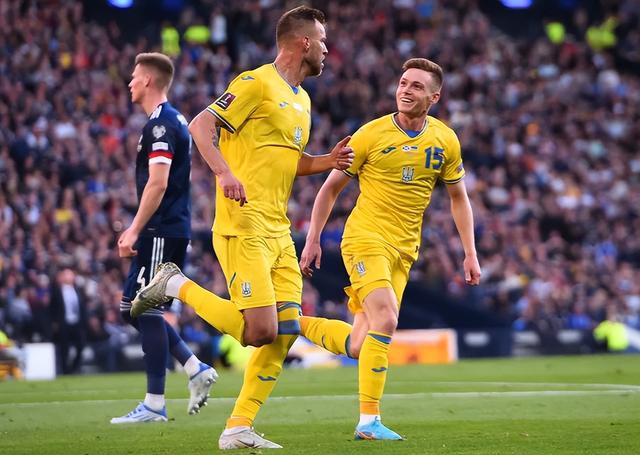 乌克兰炮手梅开二度，助球队取胜