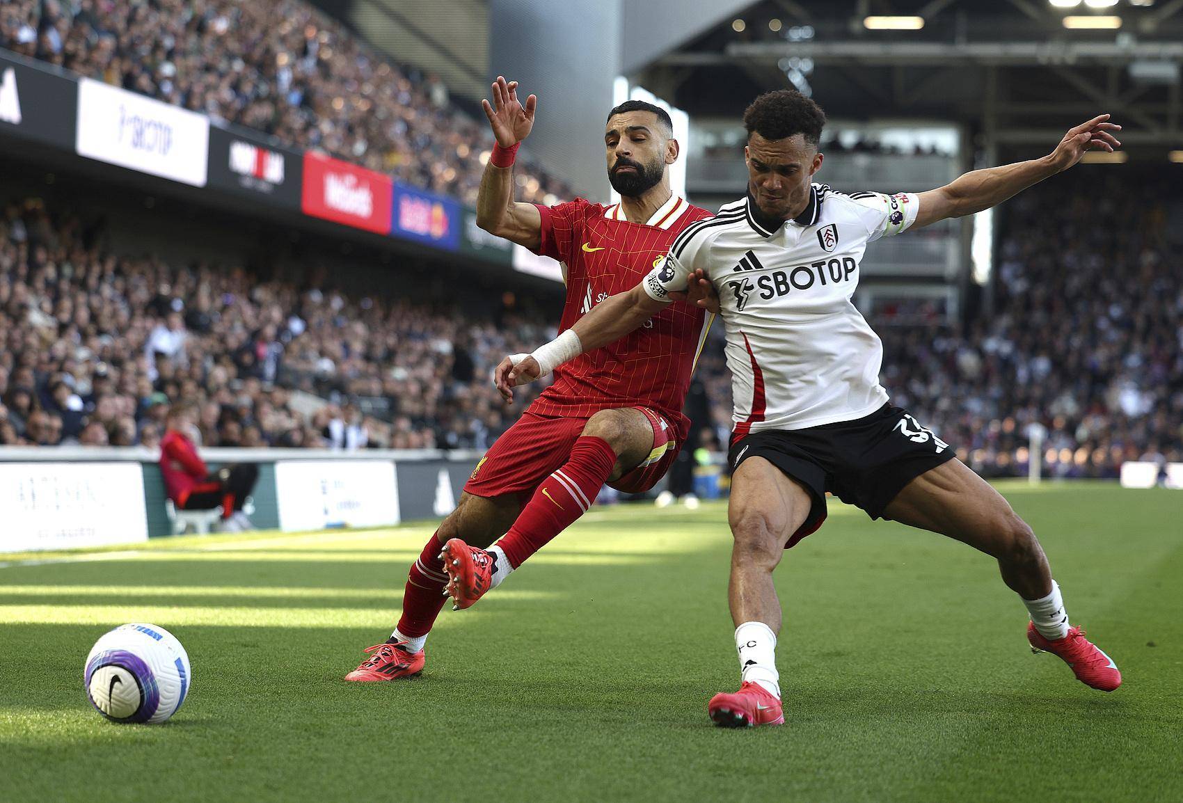 包含英超球队连续陷入低迷状态难求转机的词条