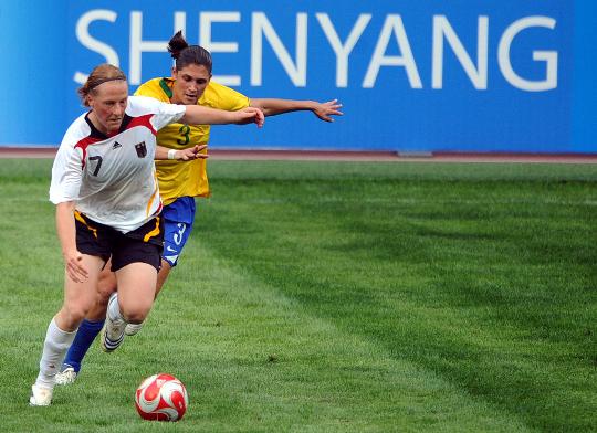 包含国际足坛最新:女子比赛中的激烈竞争!的词条 包含国际足坛最新:女子比赛中的激烈竞争!的词条