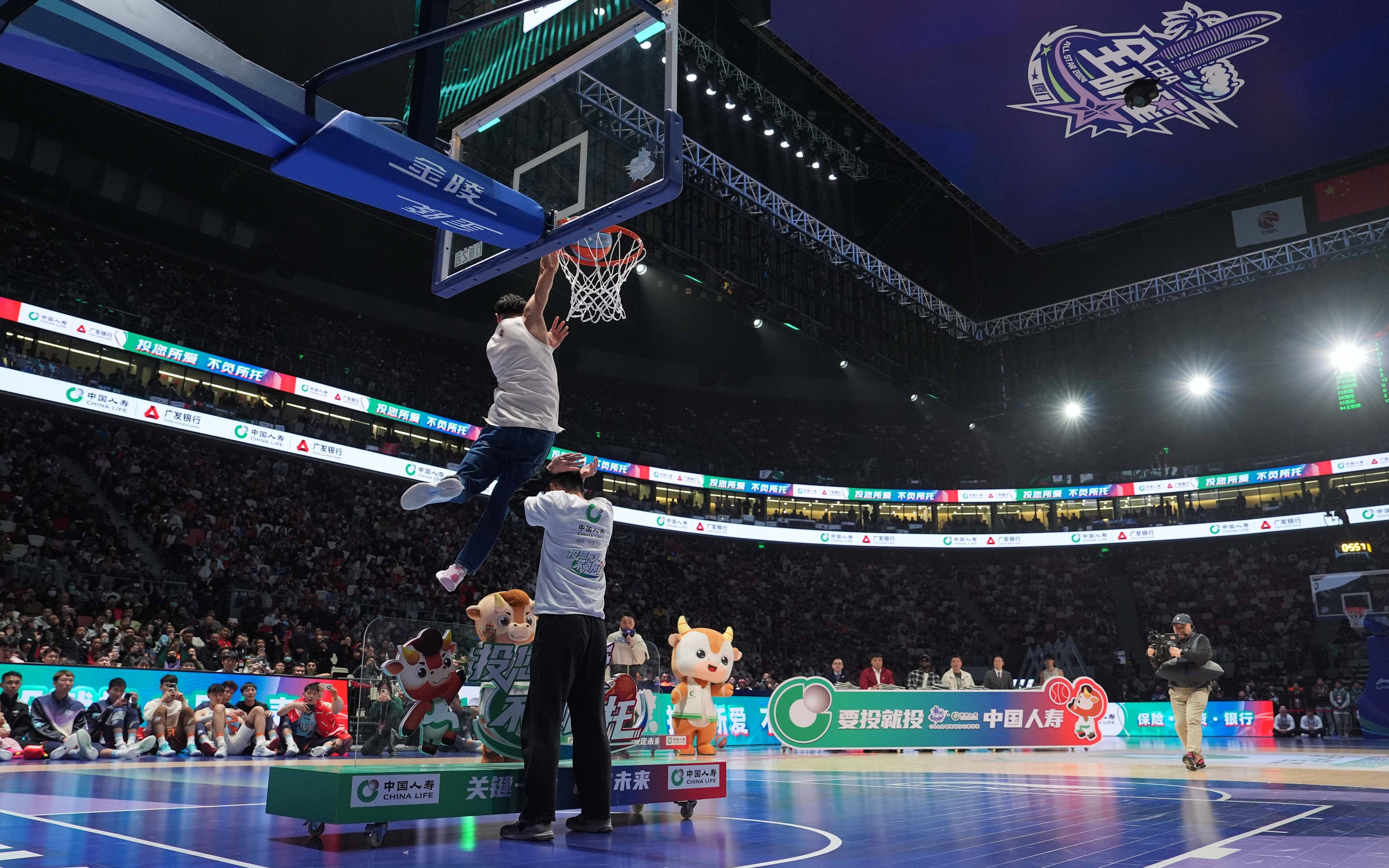 开云下载-篮球盛会激情上演，球员斗志昂扬的简单介绍