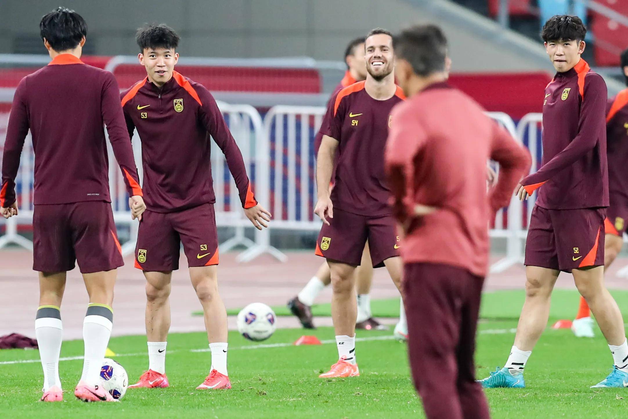 关于澳大利亚球员受伤，或将缺席季后赛的信息