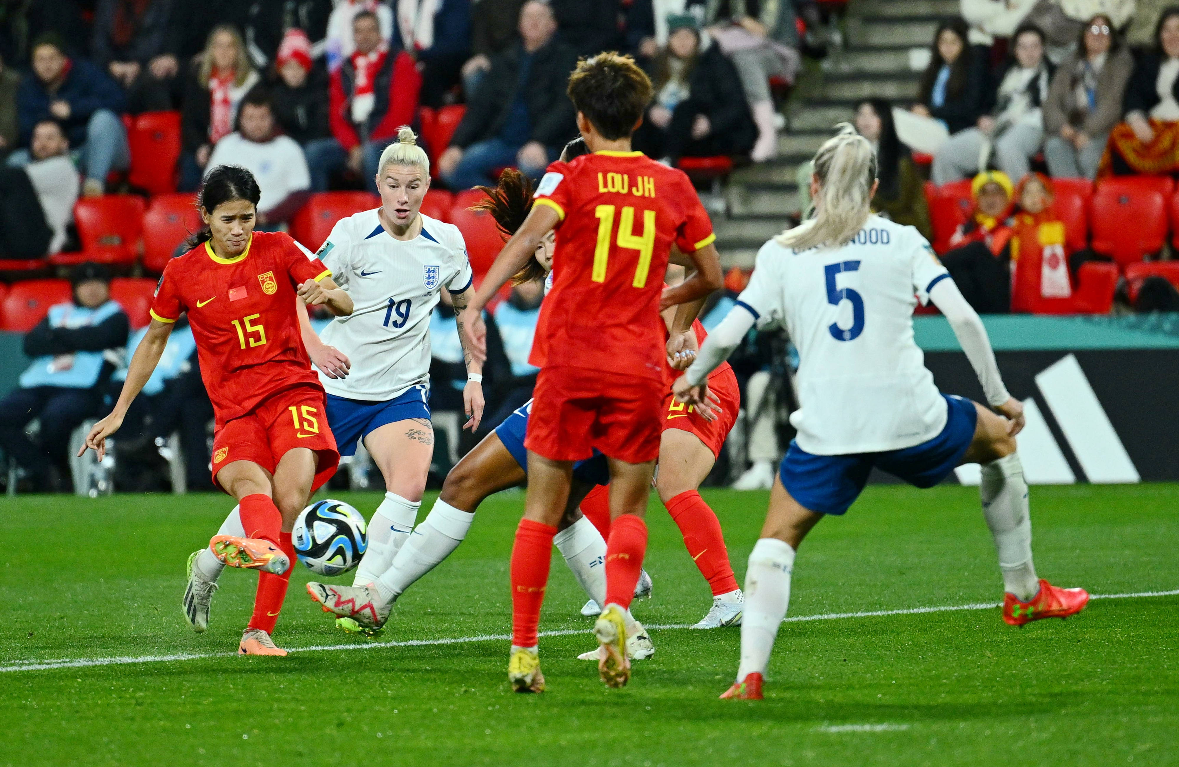 开云体育APP下载-国内女足球员再次出征比赛，积极备战