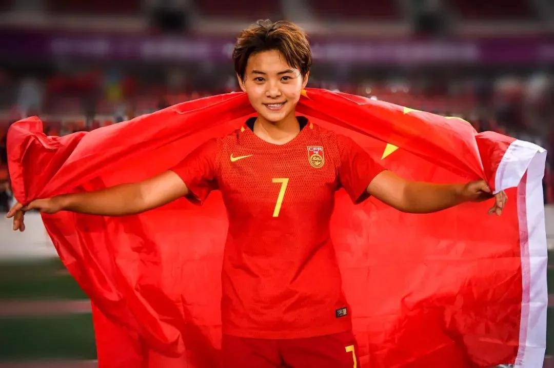 国内女足球员再次出征比赛，积极备战