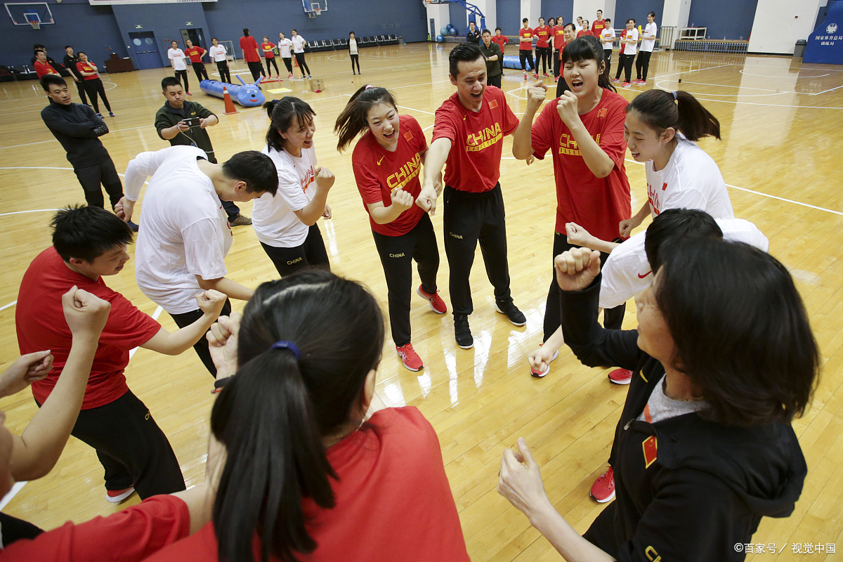 球队在比赛中展现出强大的团队合作精神 球队在比赛中展现出强大的团队合作精神