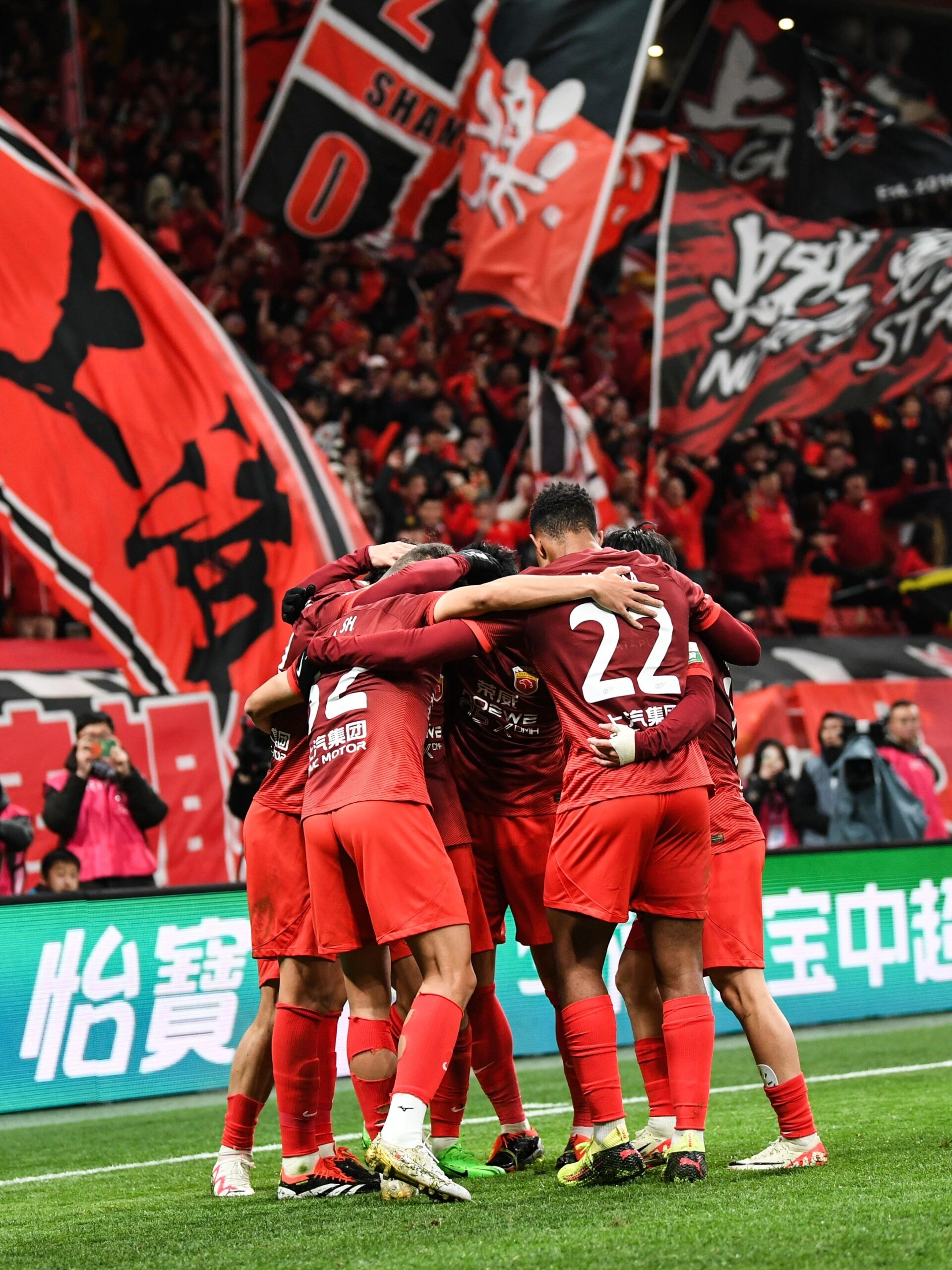 精心策划的比赛中球员们奋力拼搏，展现出色实力的简单介绍