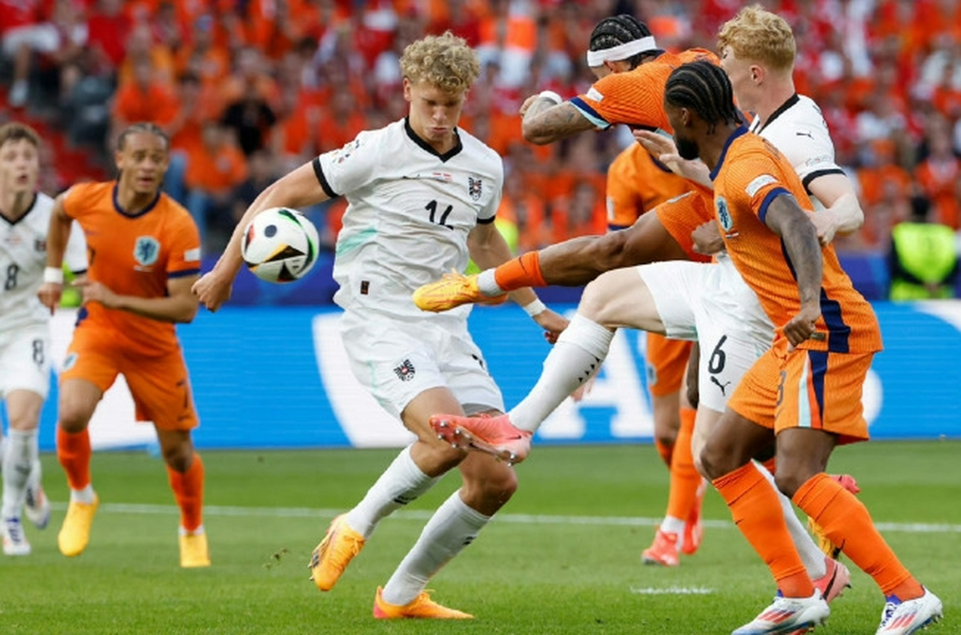 奥地利队在比赛中实现逆袭胜利 奥地利队在比赛中实现逆袭胜利