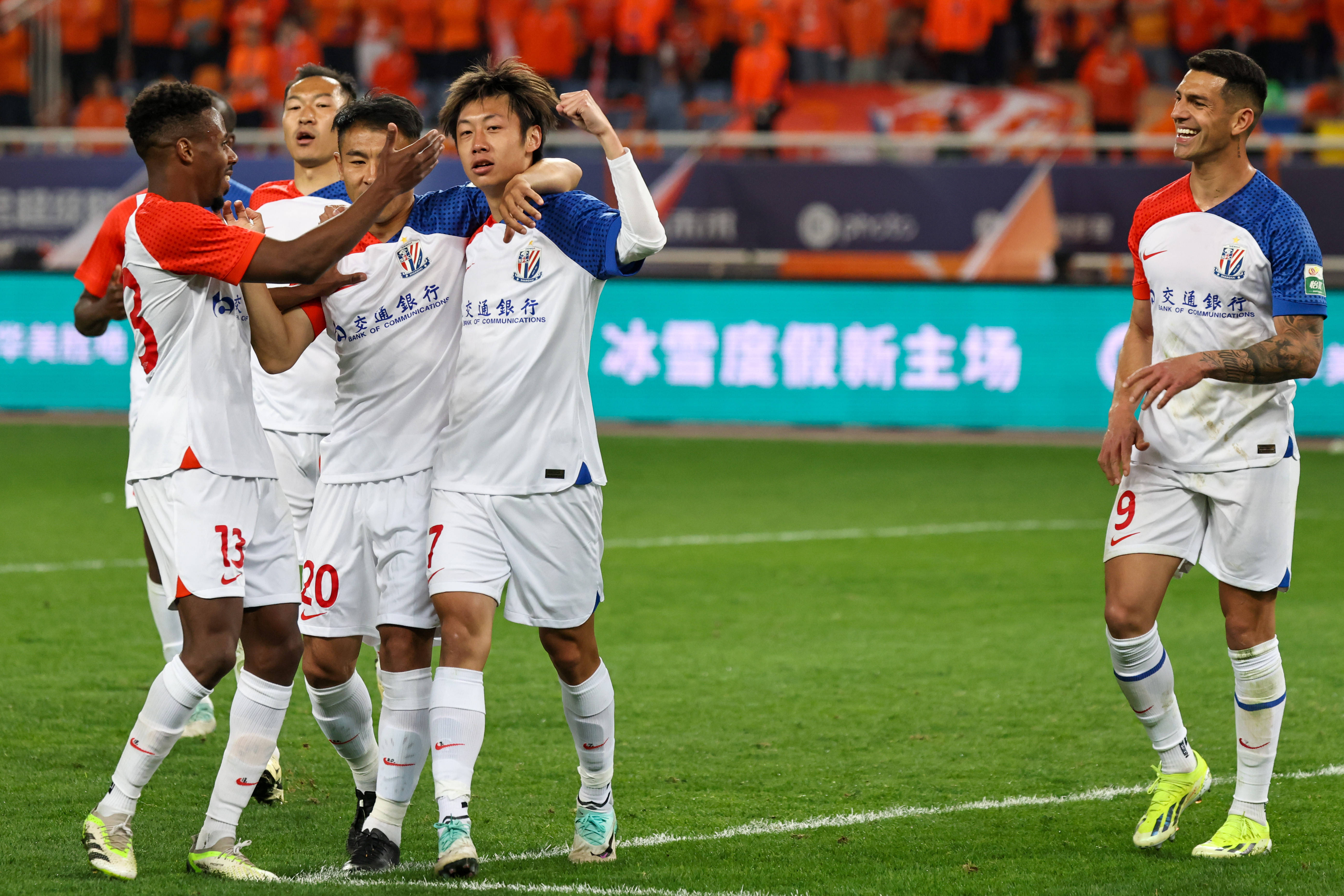 包含滚滚足球热潮,中超球队斩获连胜的词条 包含滚滚足球热潮,中超球队斩获连胜的词条