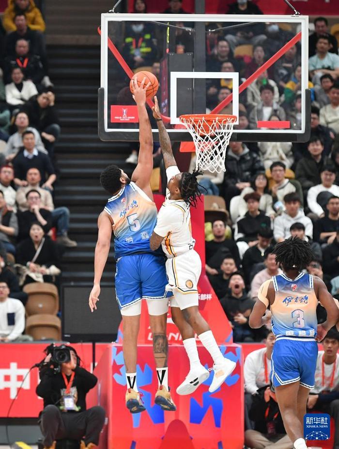 开云体育平台APP-精彩绝伦的比赛中,一支球队力挽狂澜