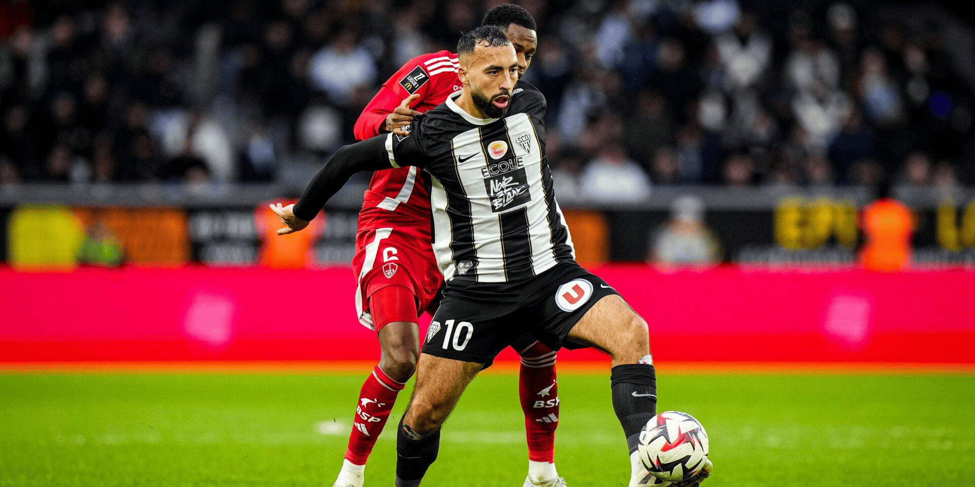 里昂的才华横溢在法甲联赛中展现 里昂的才华横溢在法甲联赛中展现