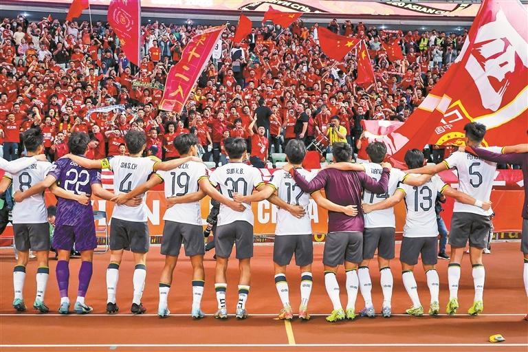 赛事精彩瞬间引发球迷热议,观点纷呈的简单介绍 赛事精彩瞬间引发球迷热议,观点纷呈的简单介绍