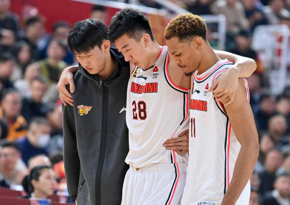 广东男篮胜山西队,再展雄风 广东男篮胜山西队,再展雄风