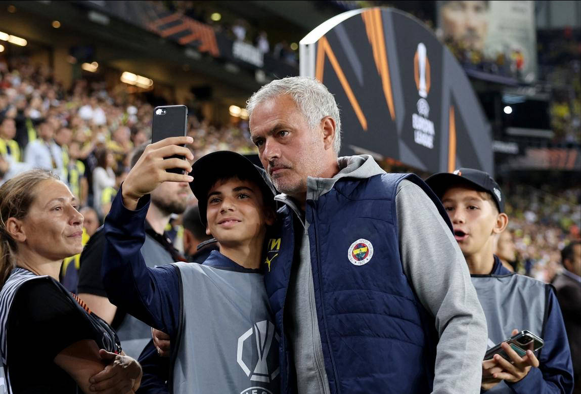 里昂客场主力伤停，难以逆转-失利的简单介绍