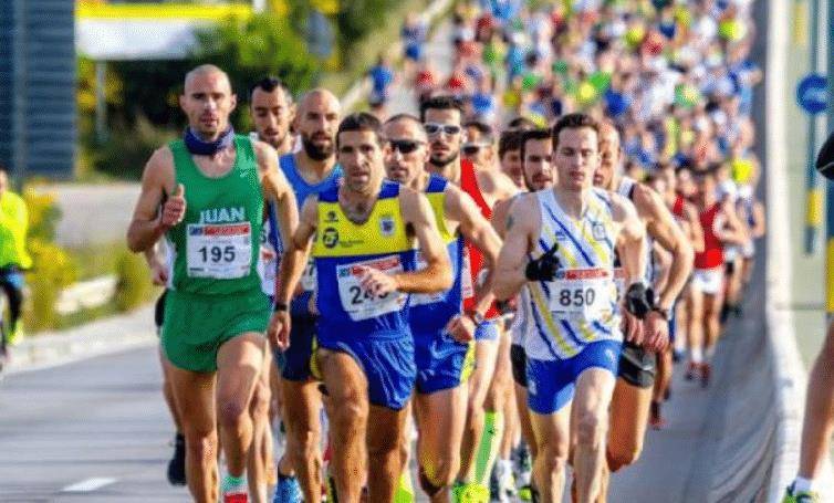 包含希腊队士气高昂，备战下一场比赛的词条