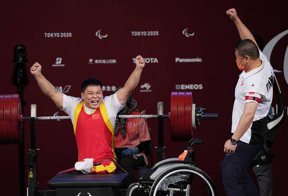 体育赛事再现绝技,球员奋力争取荣耀 体育赛事再现绝技,球员奋力争取荣耀