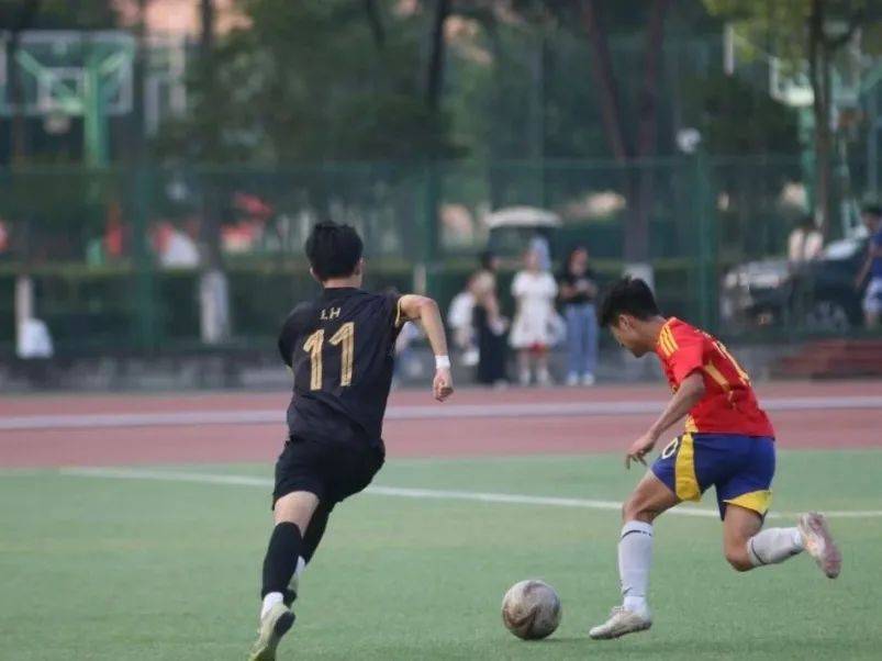 体育赛事再现绝技,球员奋力争取荣耀 体育赛事再现绝技,球员奋力争取荣耀