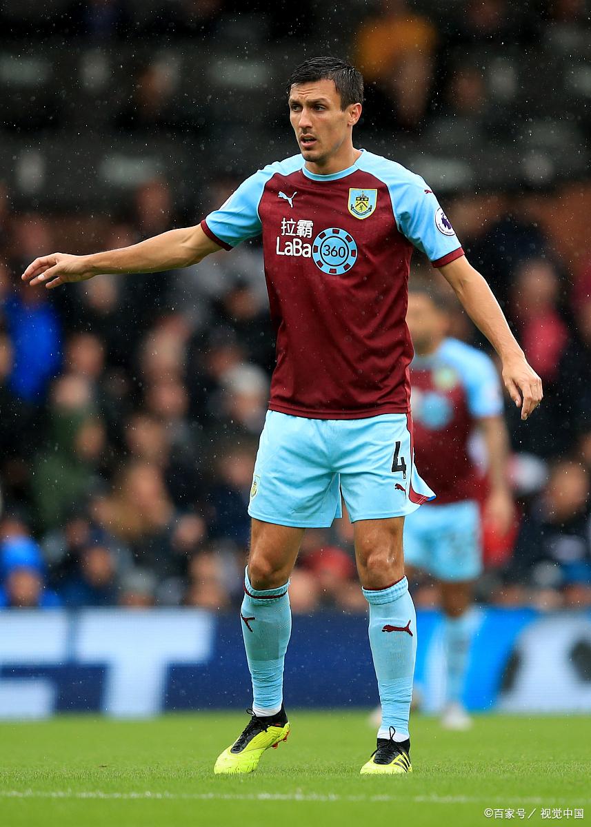 伯恩利后防失误频频,战绩堪忧 伯恩利后防失误频频,战绩堪忧