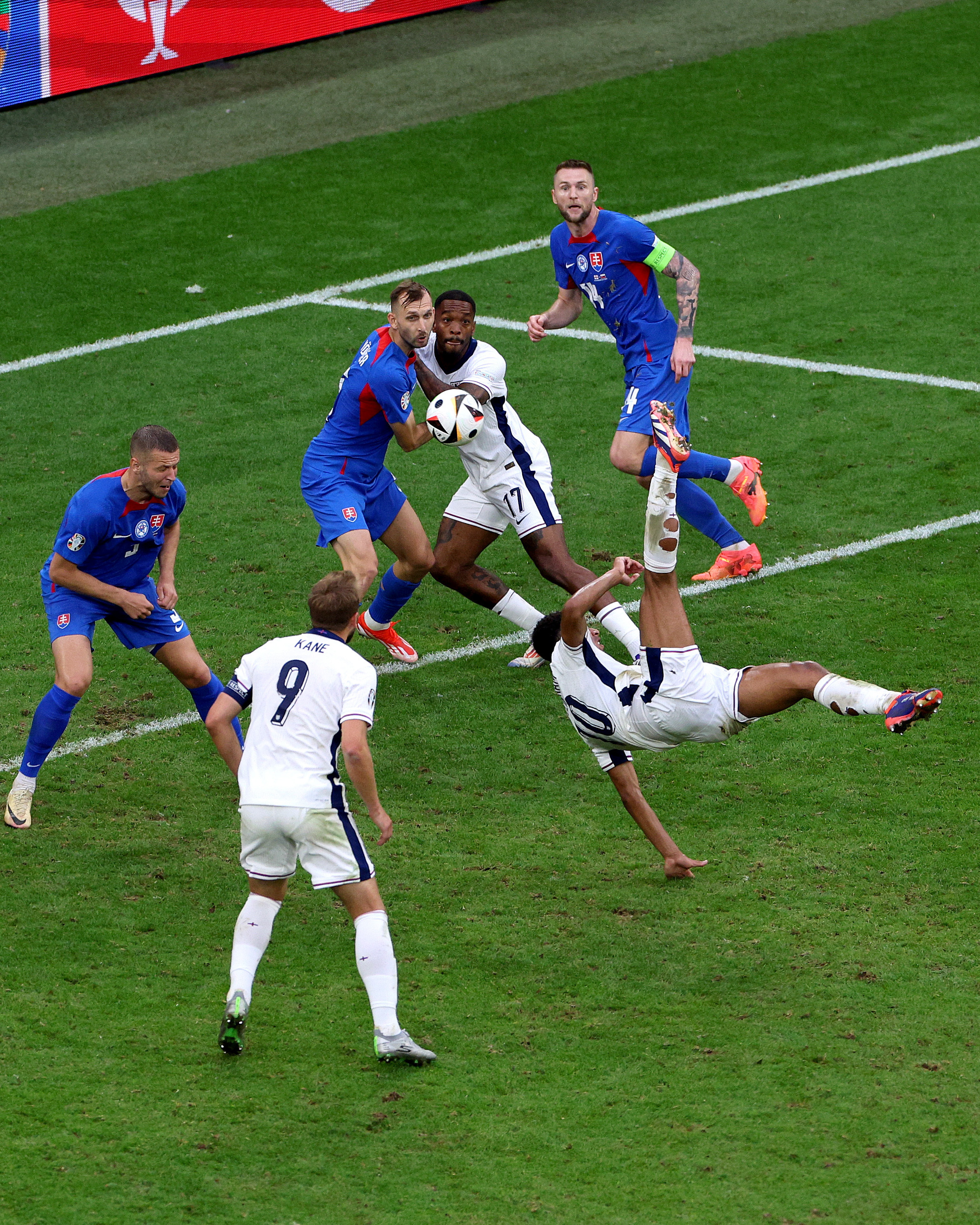 斯洛伐克队意外战胜匈牙利晋级 斯洛伐克队意外战胜匈牙利晋级