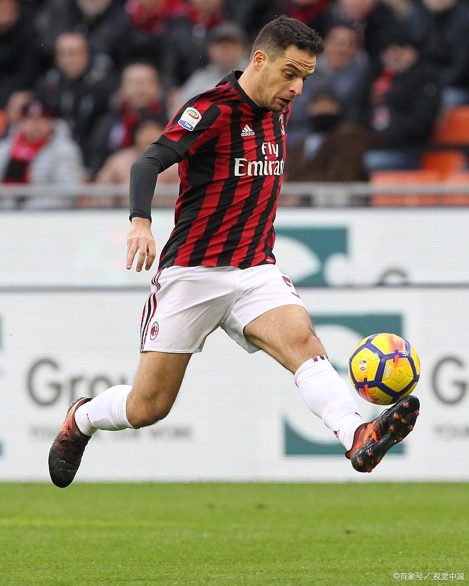 AC米兰背水一战,面对乌迪内斯的进攻 AC米兰背水一战,面对乌迪内斯的进攻