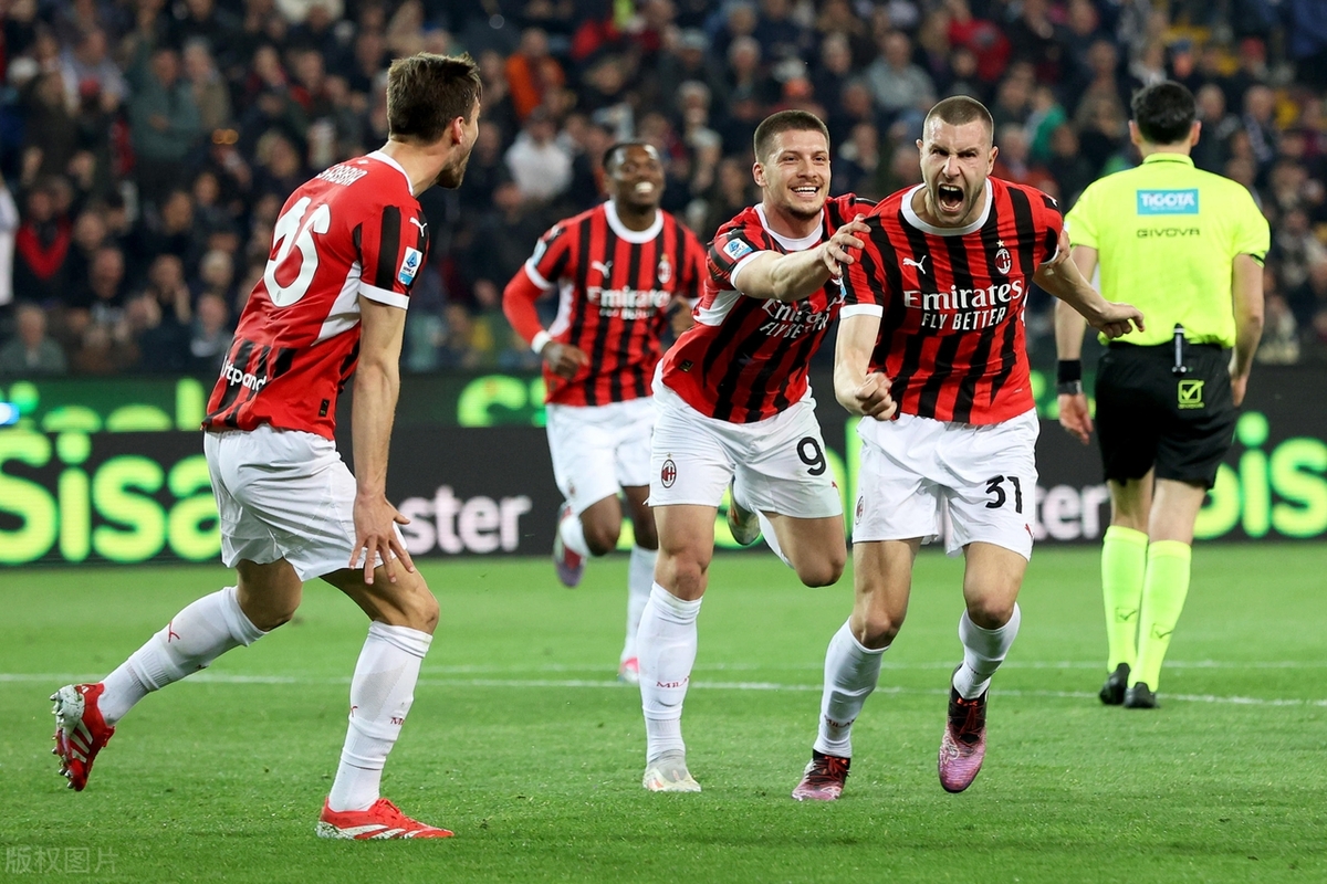 AC米兰背水一战,面对乌迪内斯的进攻 AC米兰背水一战,面对乌迪内斯的进攻