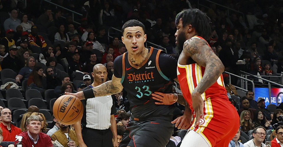 特雷-杨突破得分,老鹰轻取奇才 特雷-杨突破得分,老鹰轻取奇才