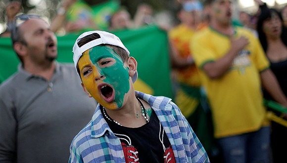 卡塞雷防守漏洞被攻破,失利让球迷扼腕 卡塞雷防守漏洞被攻破,失利让球迷扼腕