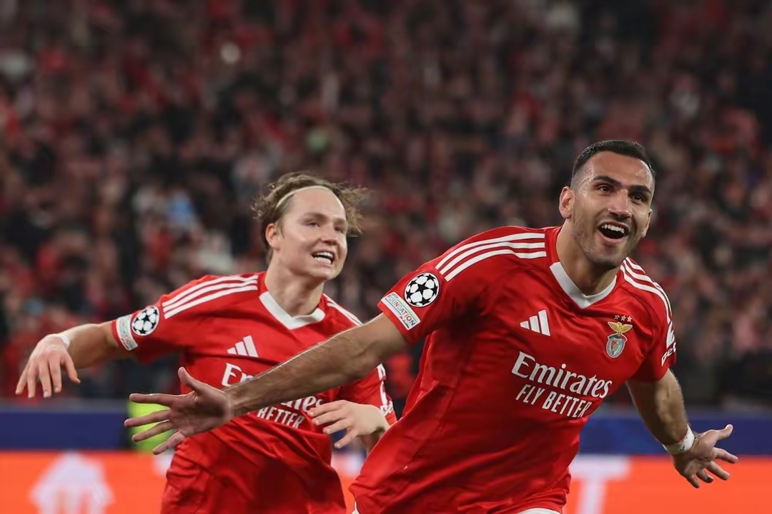 阿尔尔梅拉后卫连续两场进球，赢得赞誉