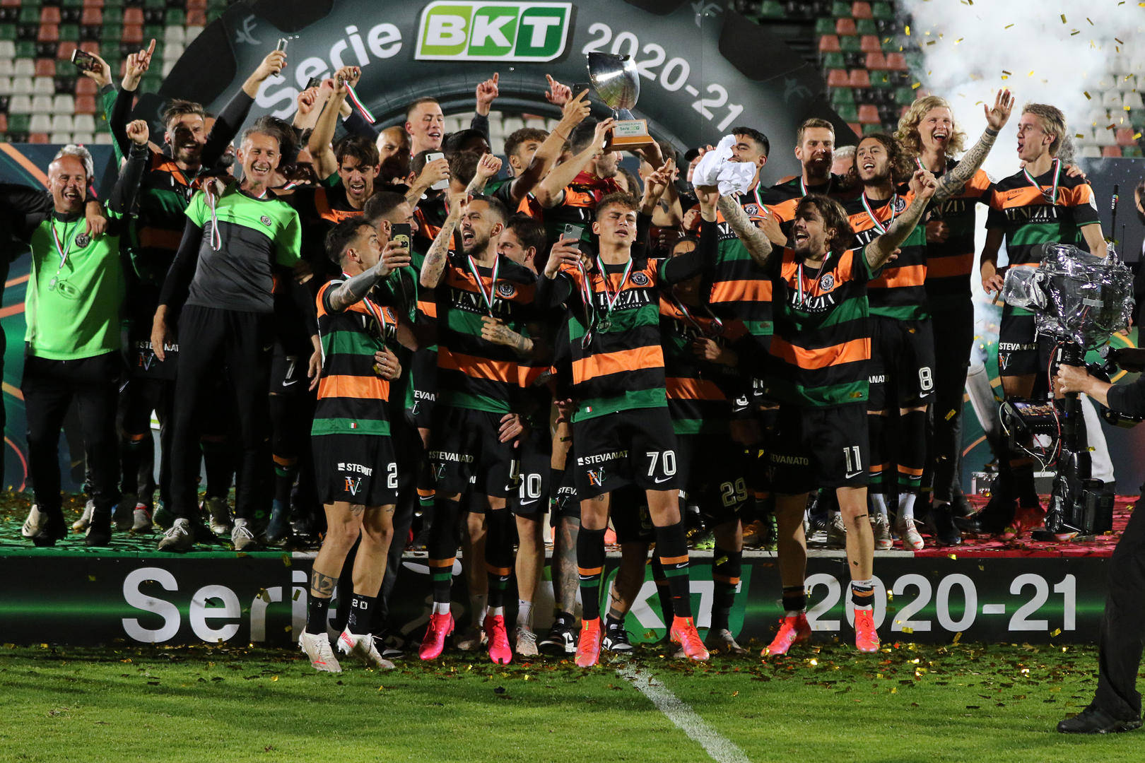 开云体育平台APP-意甲联赛球队历史对决再现，胜负之争异常激烈的简单介绍