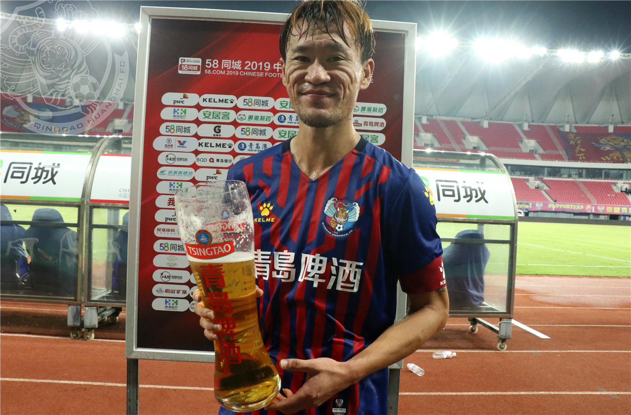 青岛黄海队员经过激烈比拼,收获一分 青岛黄海队员经过激烈比拼,收获一分