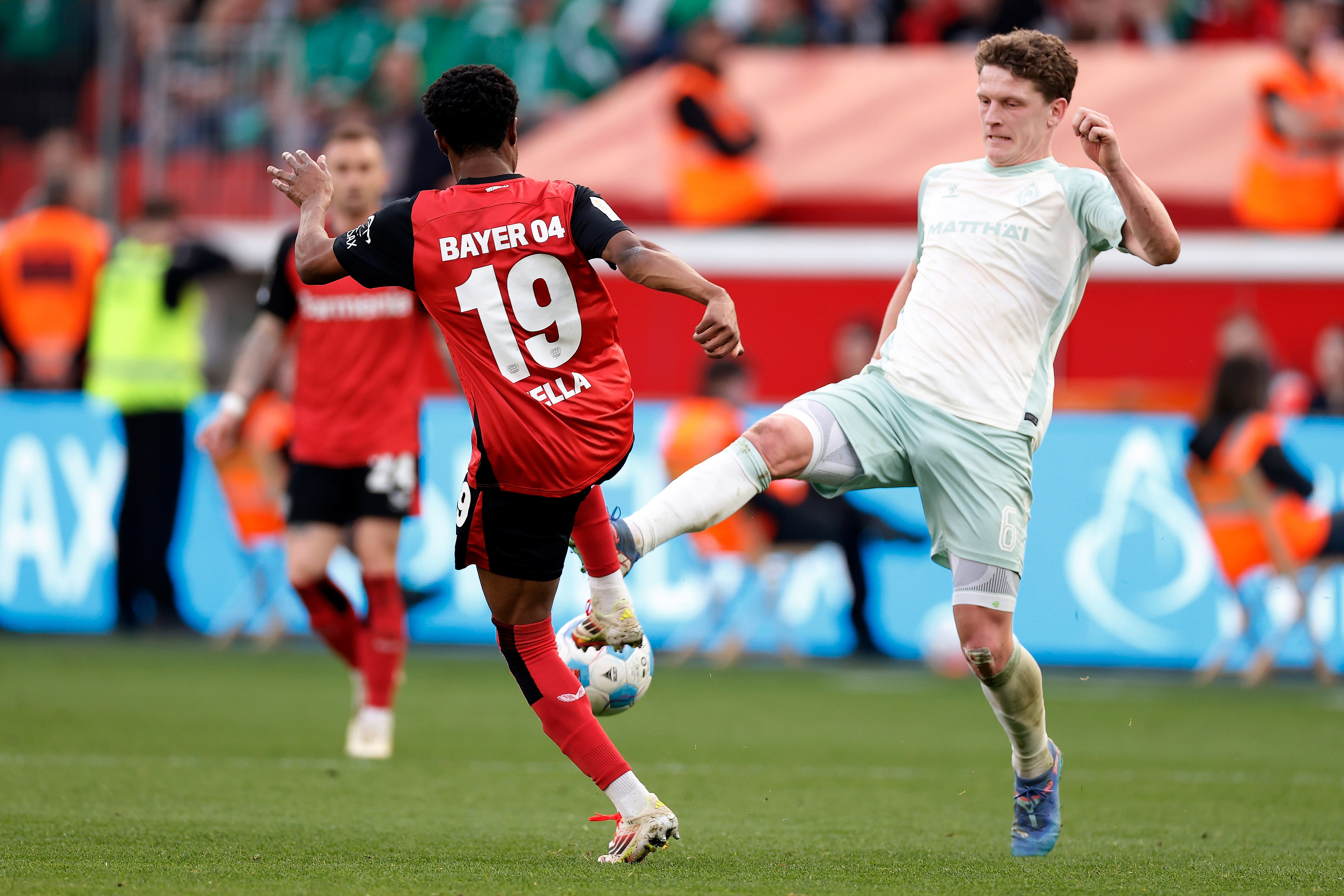 勒沃库森连续不败,排名德甲前列 勒沃库森连续不败,排名德甲前列