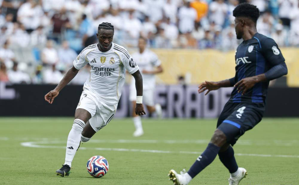 皇马球队备战下场比赛,备受瞩目备战 皇马球队备战下场比赛,备受瞩目备战