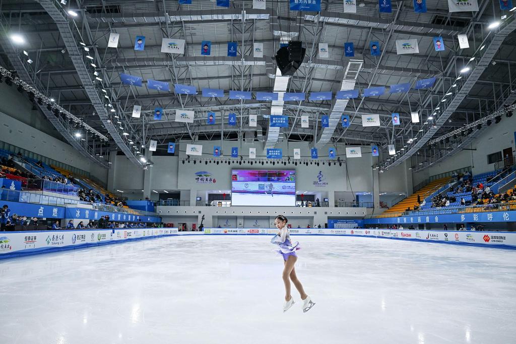 美国女子花样滑冰夺赛季第一金 美国女子花样滑冰夺赛季第一金