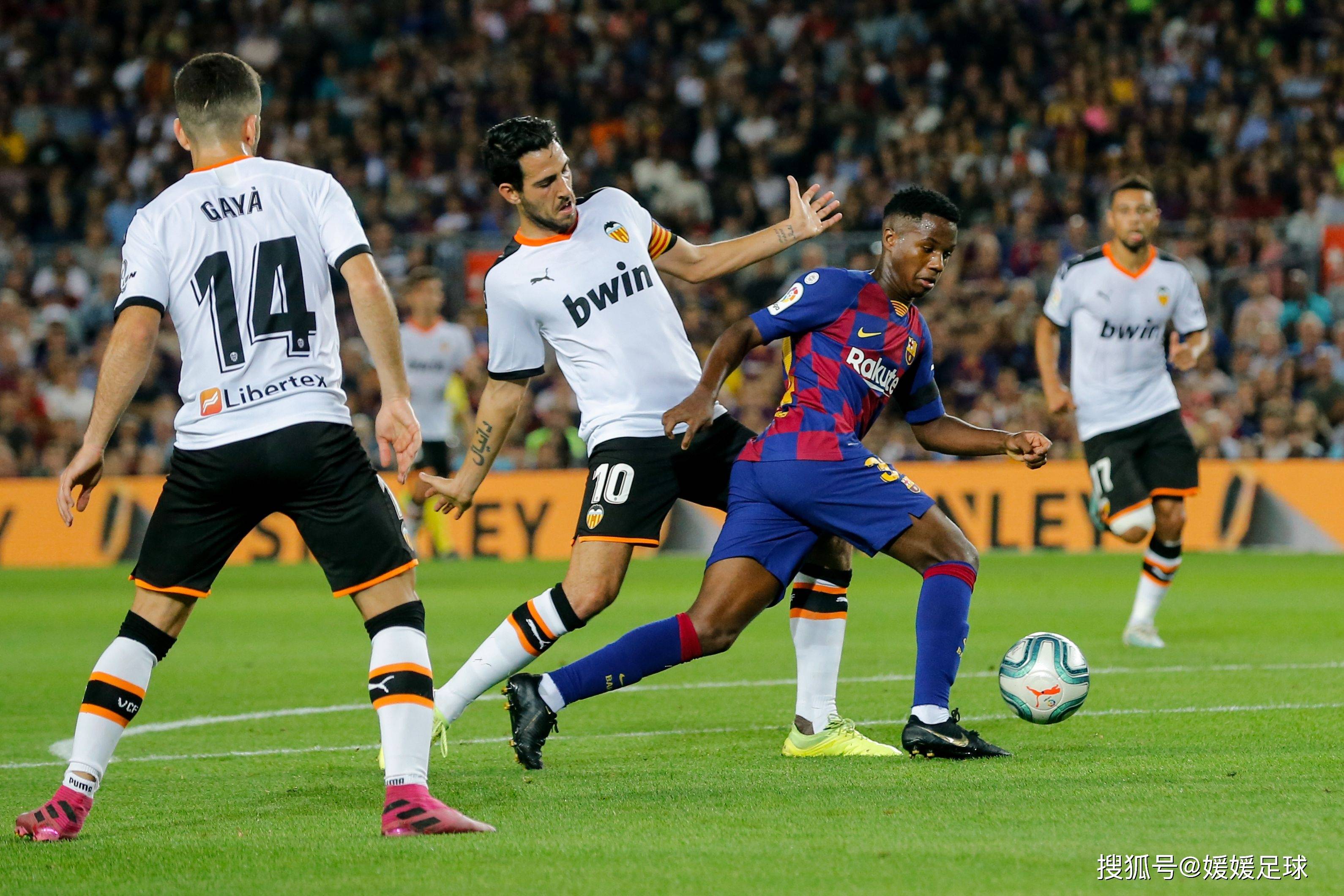 开云下载-足球对抗赛，球员们技术拼尽全力