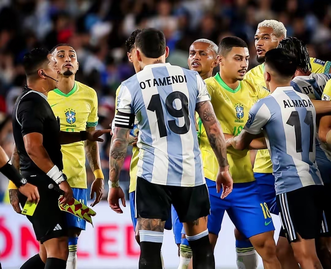 阿根廷队成功晋级八强,备受瞩目 阿根廷队成功晋级八强,备受瞩目