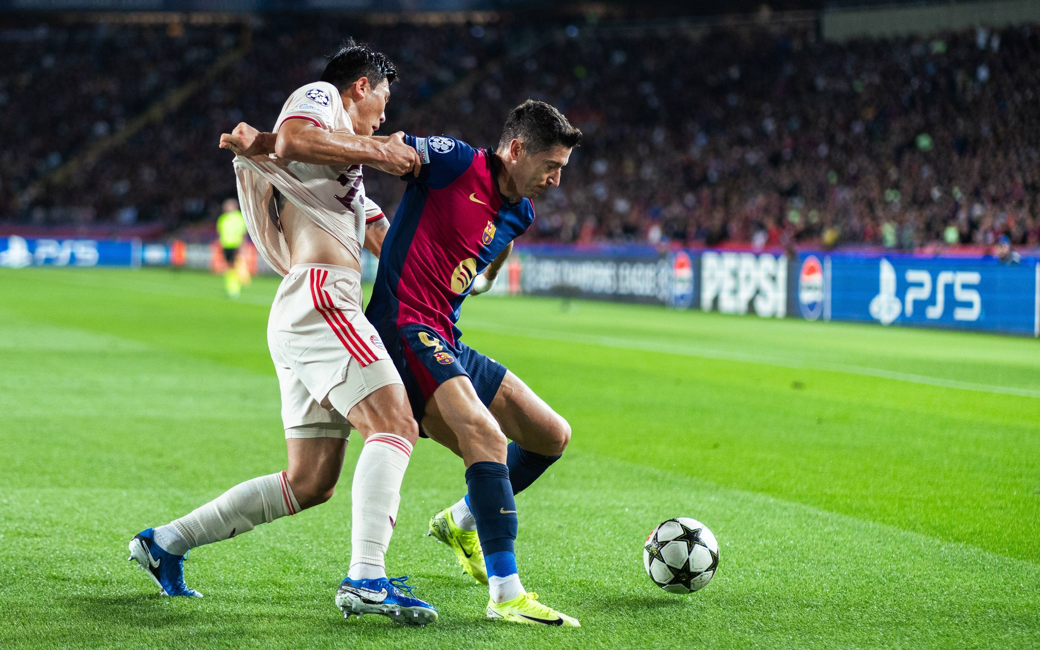 拜仁慘败，球迷发声质疑主帅战术