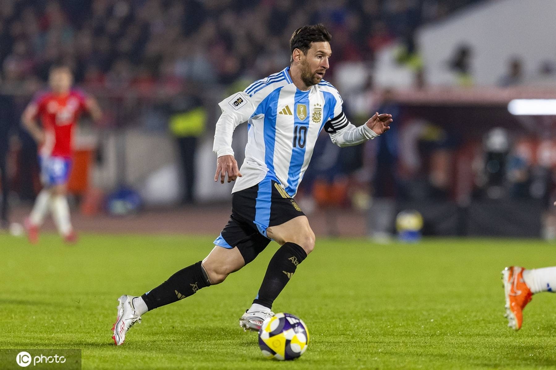 阿根廷前锋梅开二度,客场取胜 阿根廷前锋梅开二度,客场取胜