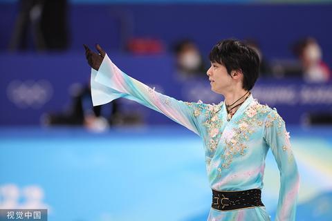 日本选手勇夺冠军，引爆热烈掌声