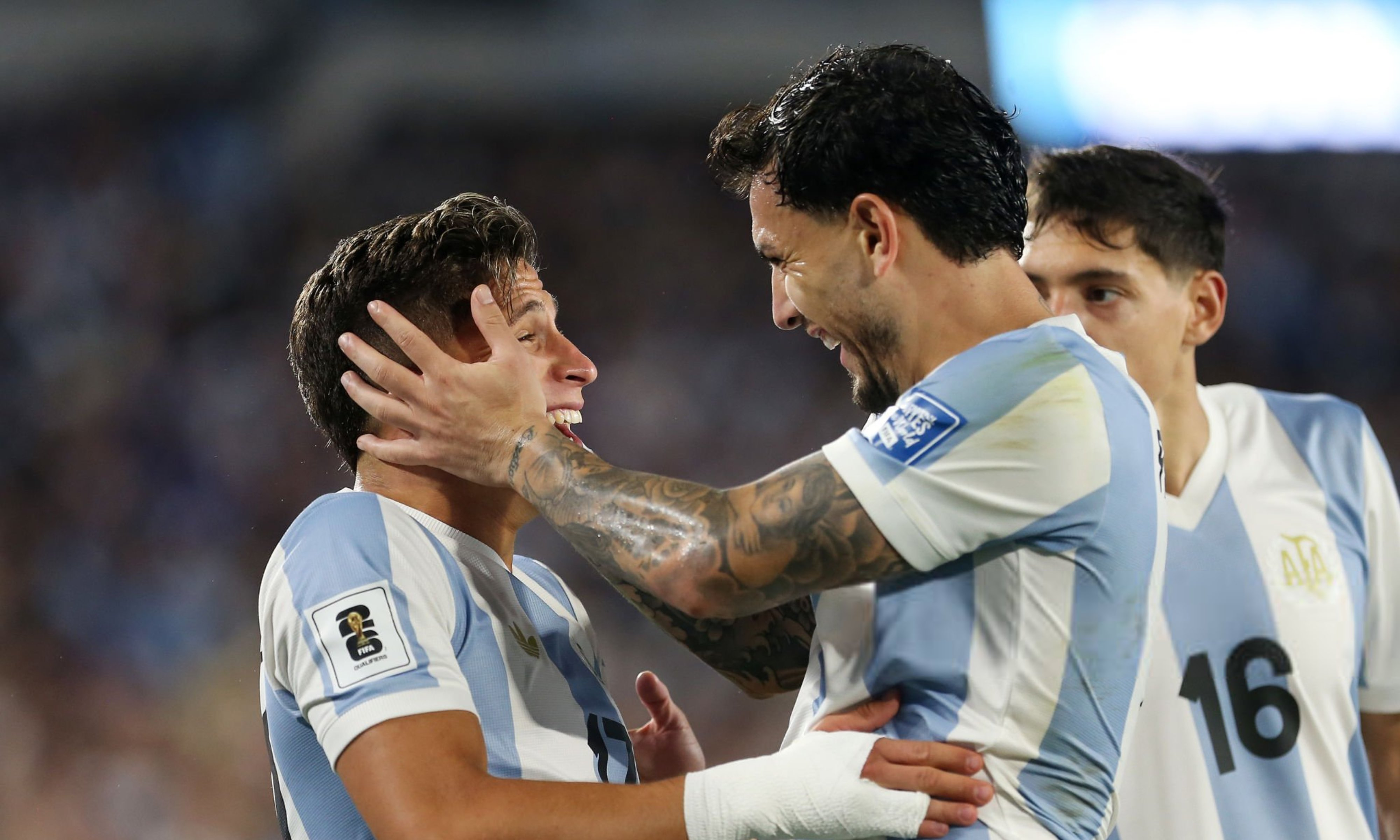 墨西哥女足坚持训练，为战胜对手全力以赴