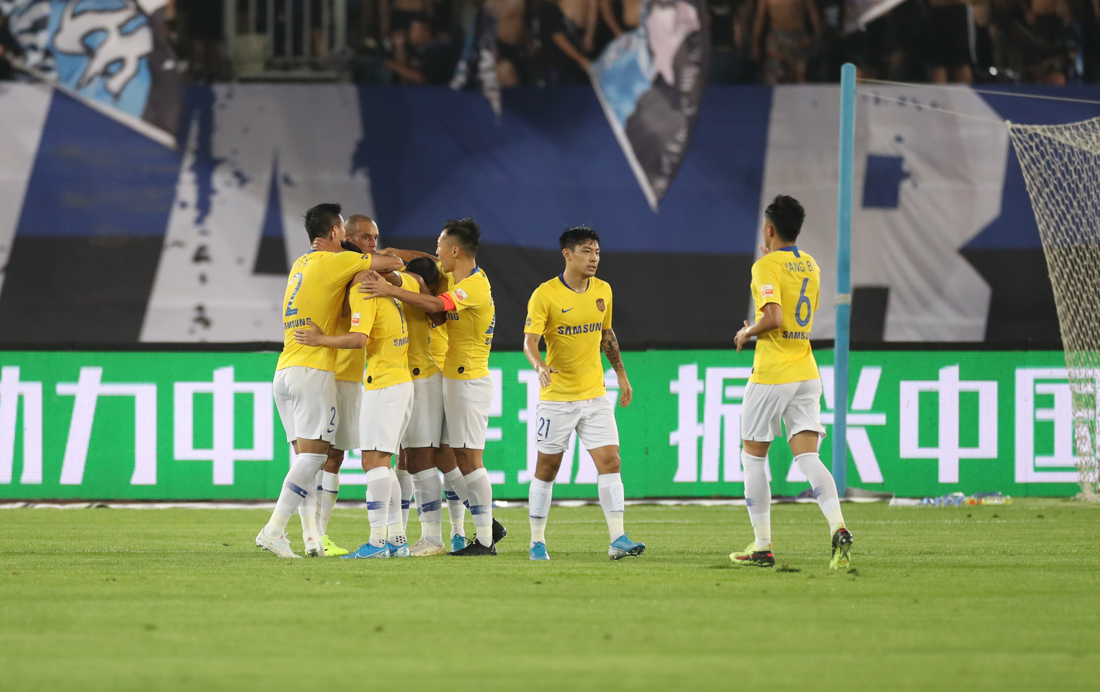 大连一方主场战平天津泰达,各取一分 大连一方主场战平天津泰达,各取一分