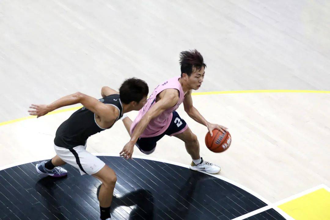 毫无退让：体育赛事中的热血激情