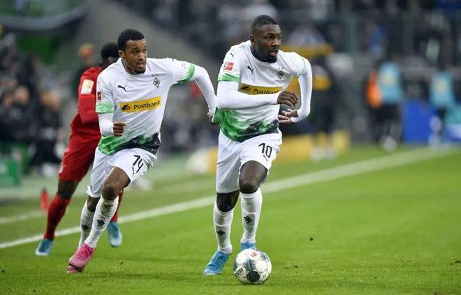 维罗纳爆冷战胜热那亚,向保级成功迈进 维罗纳爆冷战胜热那亚,向保级成功迈进