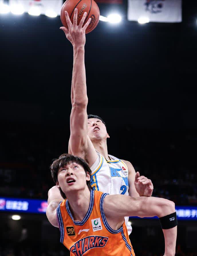 上海男篮一鼓作气,力克对手夺冠 上海男篮一鼓作气,力克对手夺冠