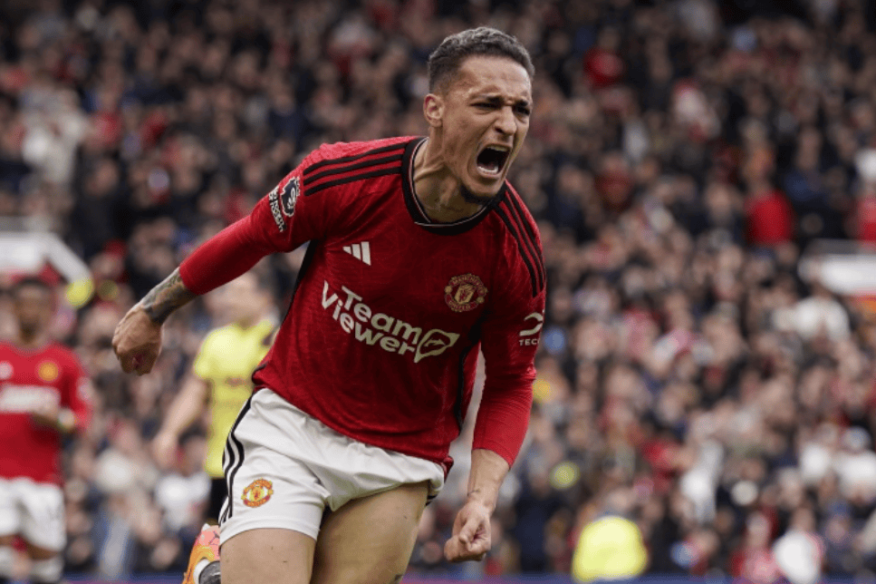 曼联取得欧洲赛场的胜利,球迷欢呼! 曼联取得欧洲赛场的胜利,球迷欢呼!