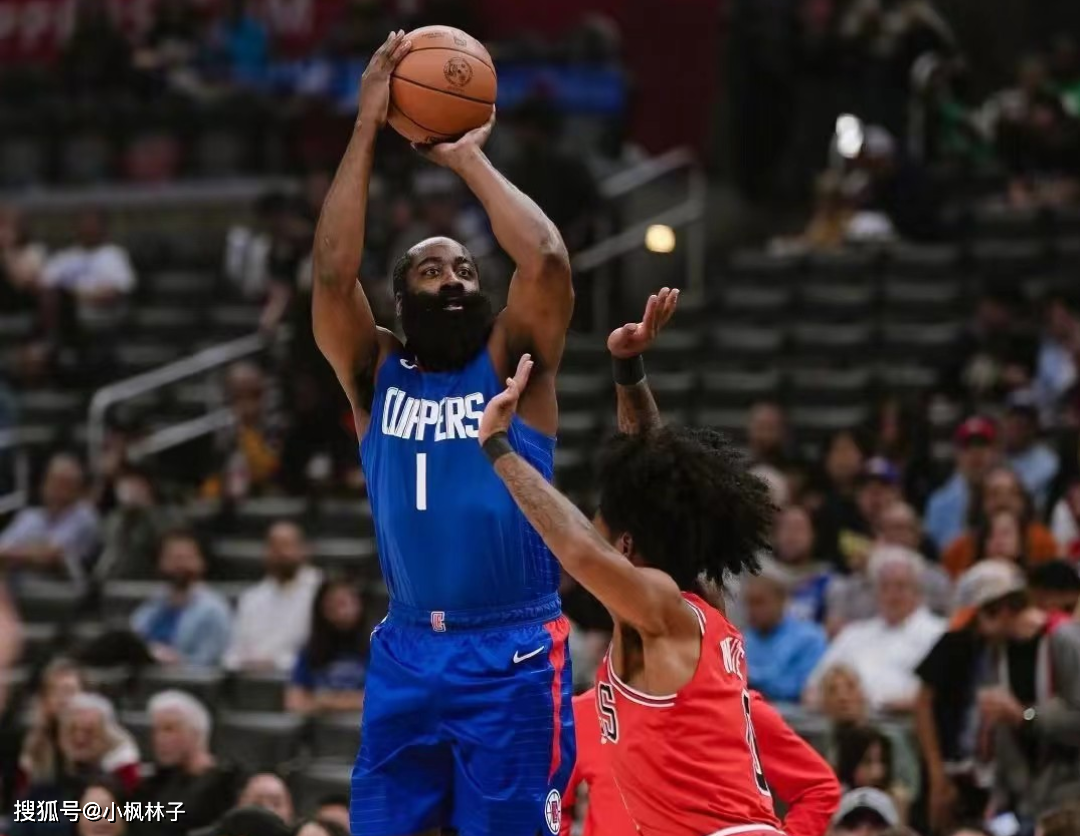 NBA球员在比赛中迎来生涯首个三双表现 NBA球员在比赛中迎来生涯首个三双表现