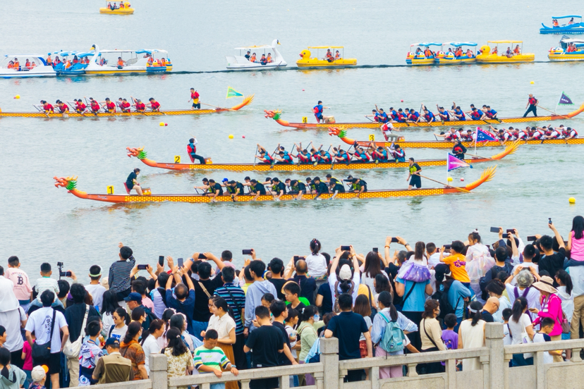 开云体育入口-龙舟赛上场激烈角逐，团队合作出彩的简单介绍