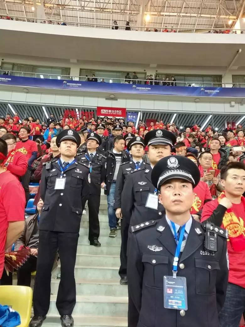 无惧压力，全神贯注！球员为了团队荣耀而奋斗