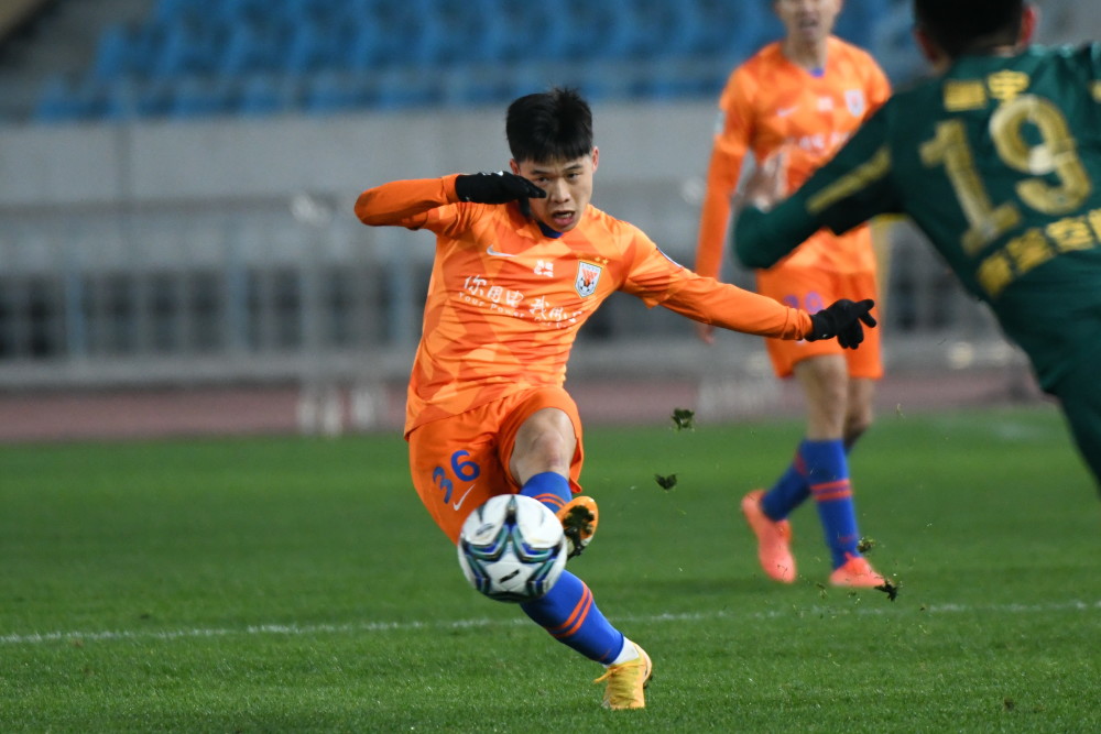 开云体育app-BLG力克EG，Tarzan完成史诗逆转焦点之战四强赛，技惊四座