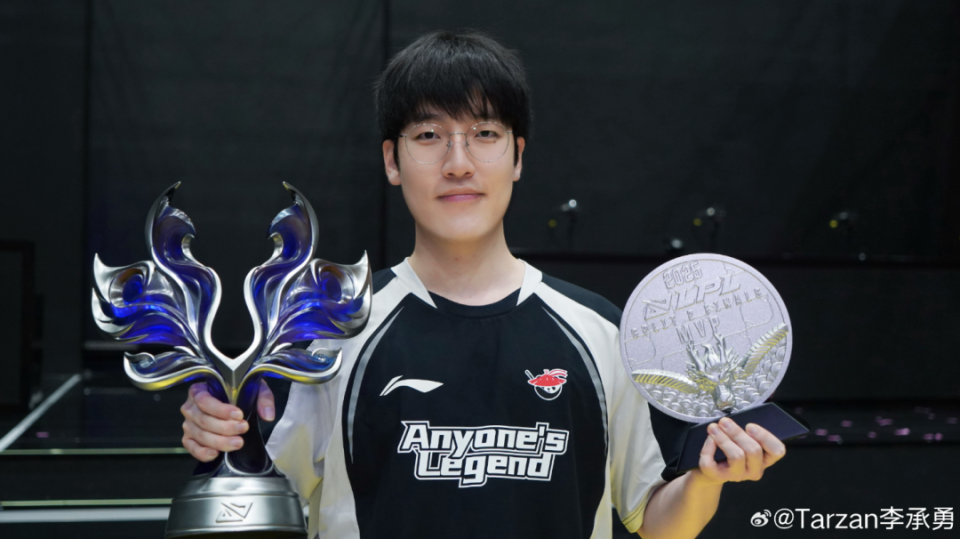 开云体育在线-关于G2碾压C9,Tarzan完成史诗逆转鏖战多局入围赛,引爆全场热议的信息