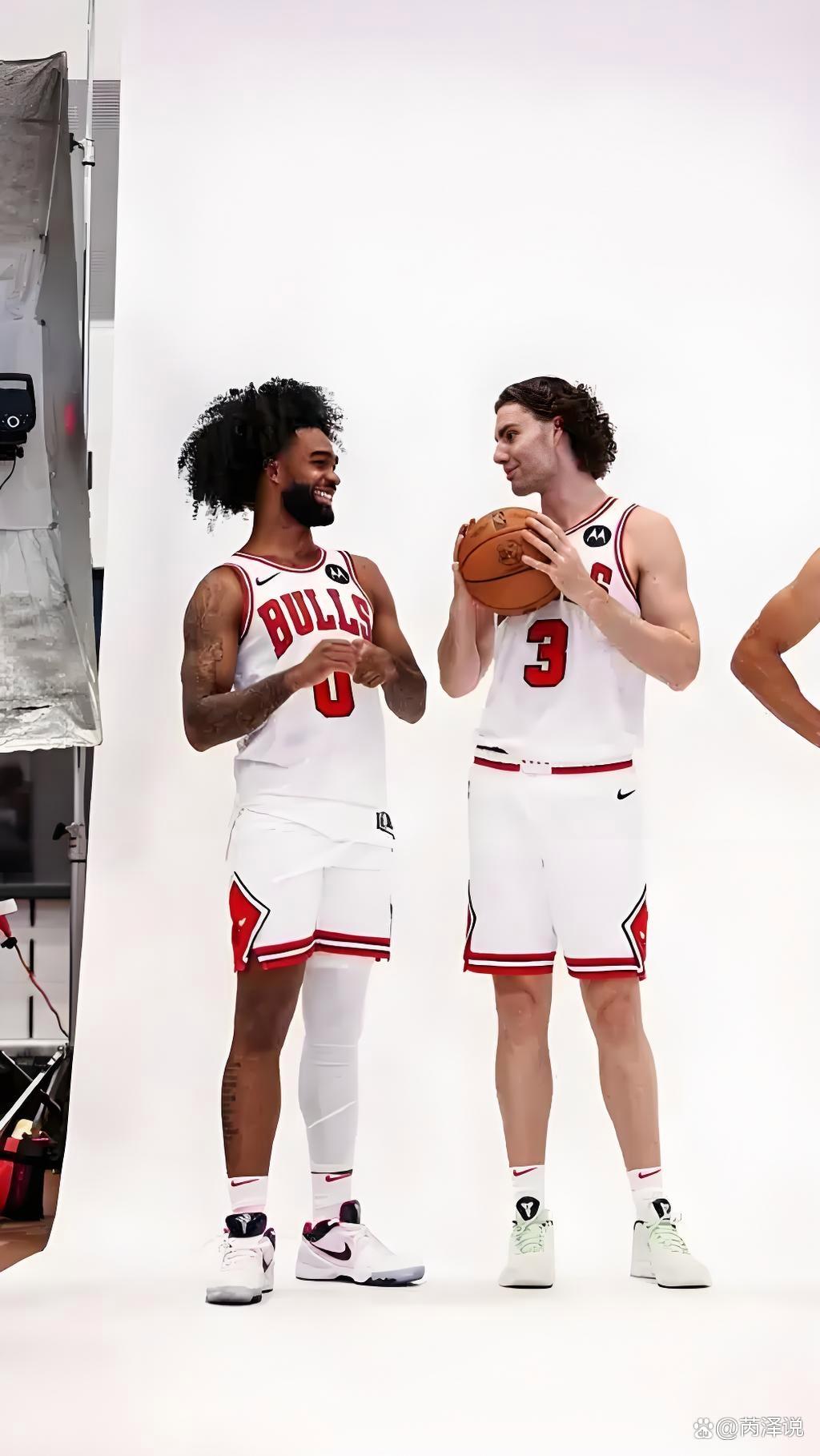 勇士双星联手,带队击败公牛 勇士双星联手,带队击败公牛