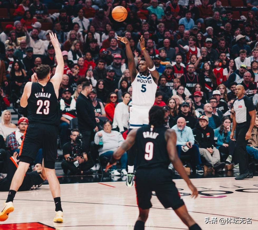 开云体育平台APP-快船客场逆转开拓者,延续胜利势头